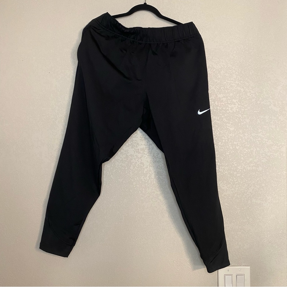 Nike Therma Fit Women’s capri sweat pant Sz XL